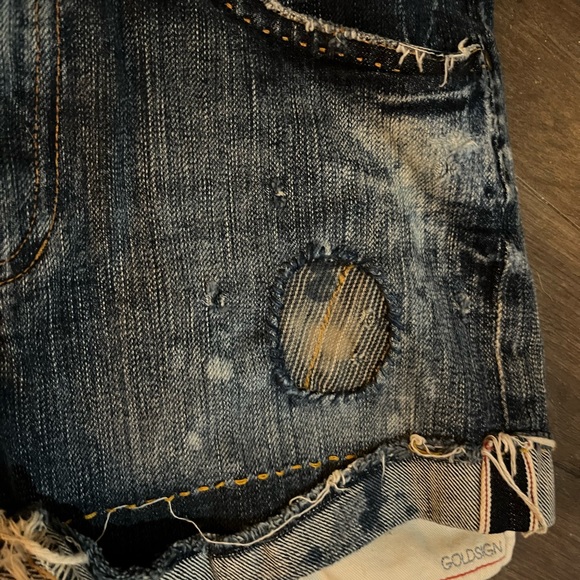 Goldsign cutoff shorts in distressed wash size 27 - Picture 2 of 10